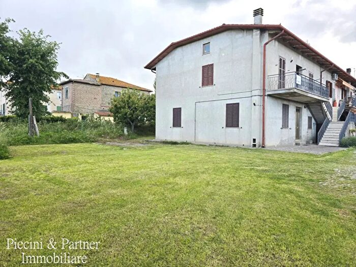 Casa con 12 locali in vendita in Via Byron, Tuoro Sul Trasimeno