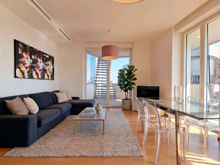 Appartamento trilocale in affitto in via Spinola, City Life, Milano