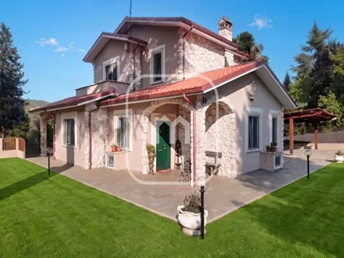 Casa con 6 locali in vendita in Via Rocca Priora, Rocca Priora