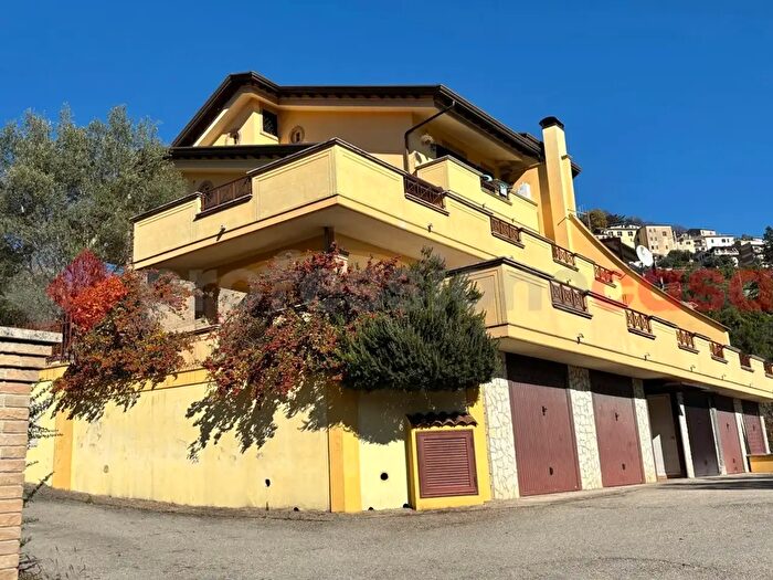 Appartamento trilocale in vendita in Via Aldo Moro, Alatri