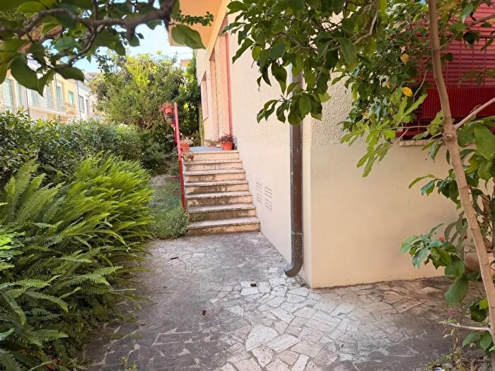 Appartamento con 5 locali in vendita in Viareggio