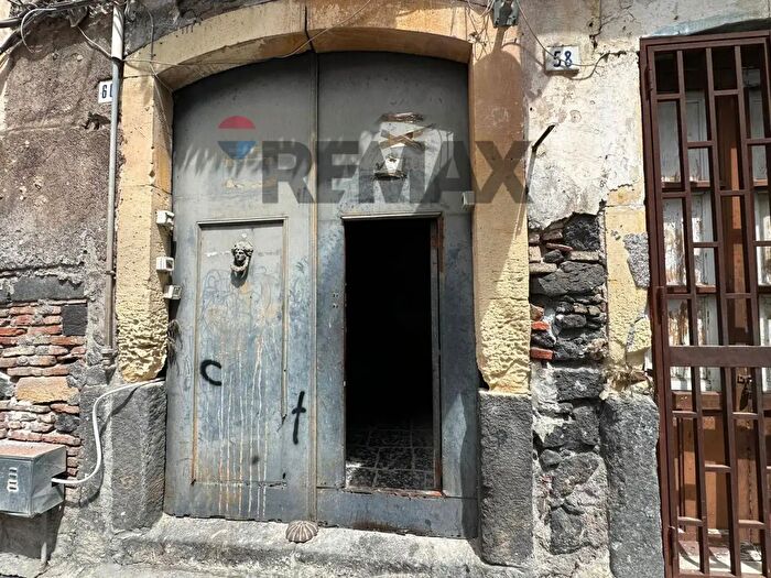 Appartamento bilocale in vendita in Via Grotta Magna, Catania