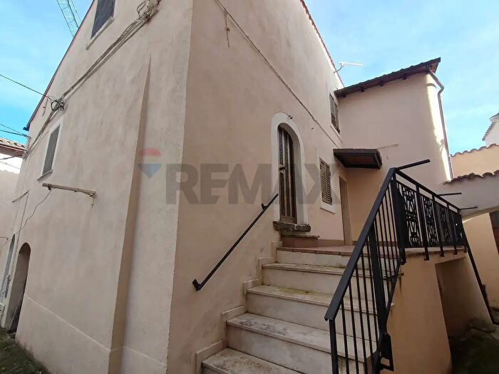 Casa trilocale in vendita in Via Rua Cona, Caporciano