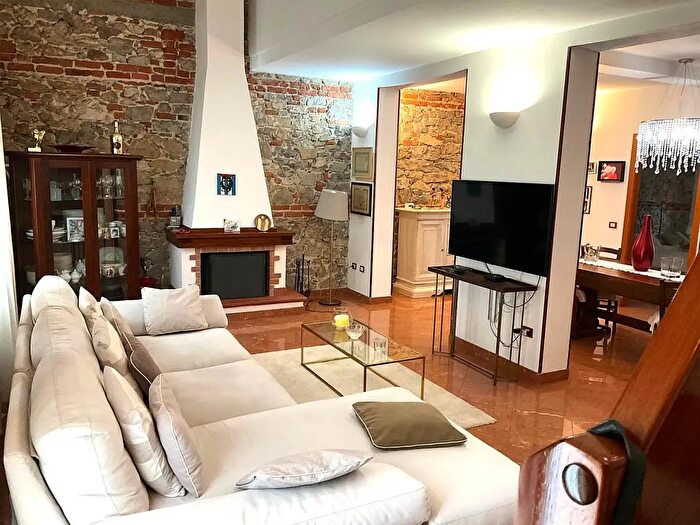 Appartamento con 6 locali in vendita in Viareggio