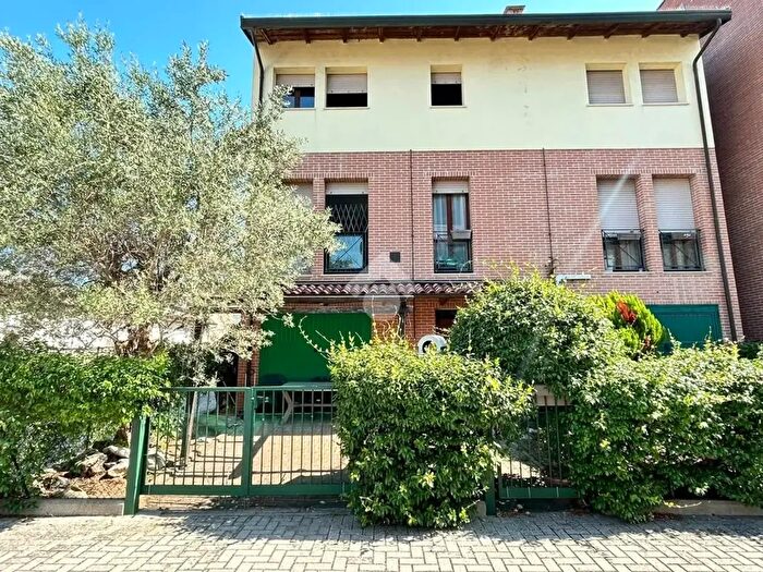 Casa trilocale in vendita in Viale Giulio Zaganelli, Massa Lombarda