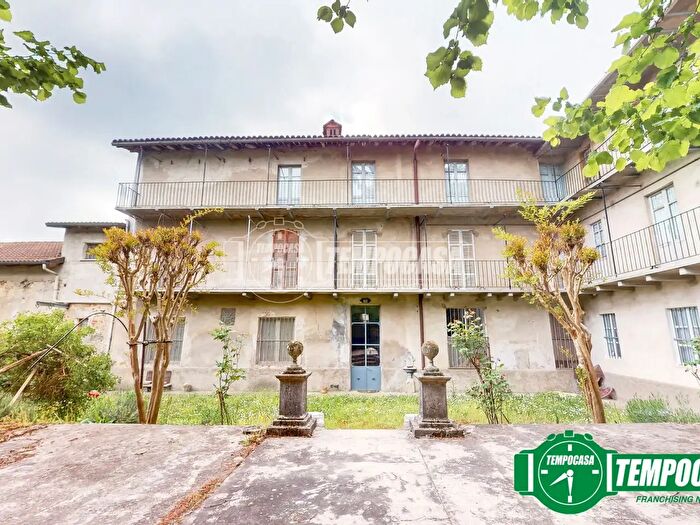 Appartamento con 12 locali in vendita in Via Giuseppe Garibaldi, Strevi
