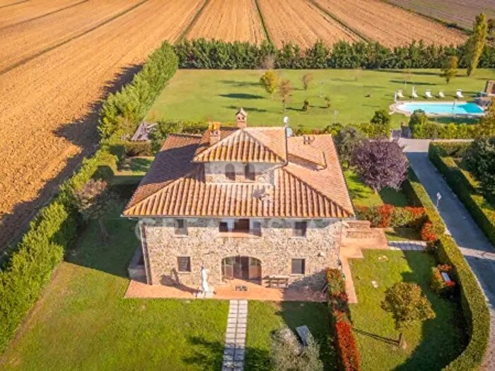 Casa con 6 locali in vendita in Via Nazionale, Cortona