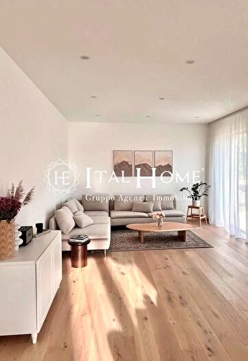 Appartamento trilocale in vendita in Via Tolmezzo, Milano