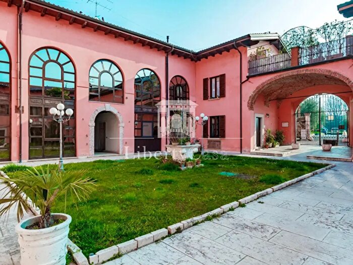Appartamento trilocale in vendita in Via Garibaldi, Padenghe Sul Garda