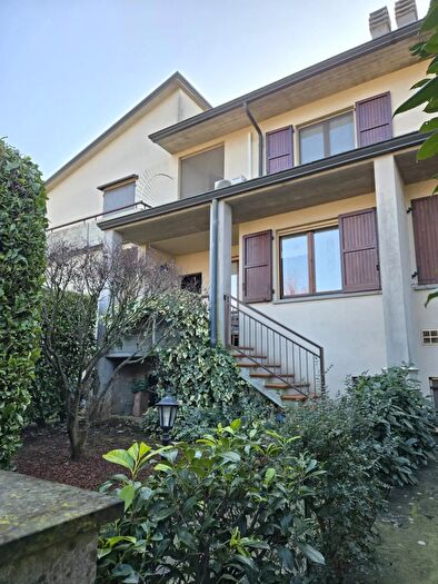 Casa con 5 locali in vendita in Strada Traversetolo, Parma