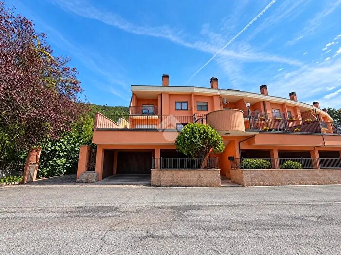 Casa con 5 locali in vendita in Via Louis Pasteur, L'Aquila