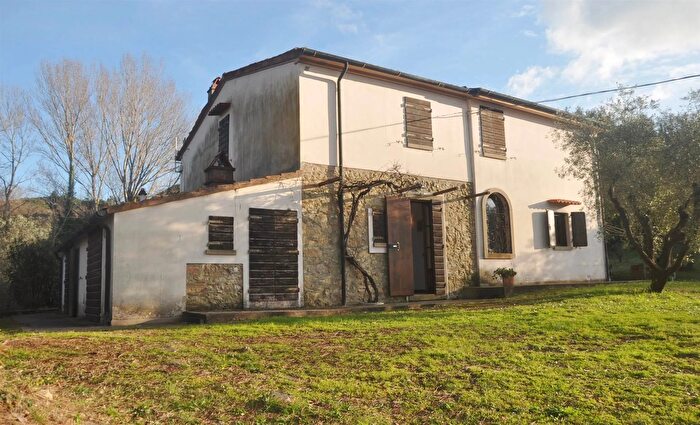 Casa con 10 locali in vendita in Montescudaio