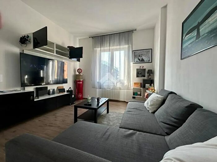 Appartamento trilocale in vendita in Via Coronata, Genova