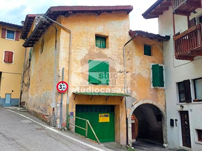 Casa con 10 locali in vendita in Loc Mori, Ala