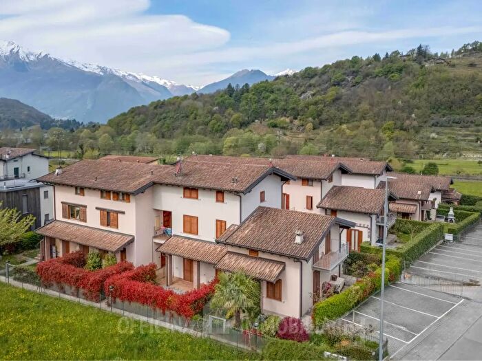Appartamento quadrilocale in vendita in Via Corte, Colico