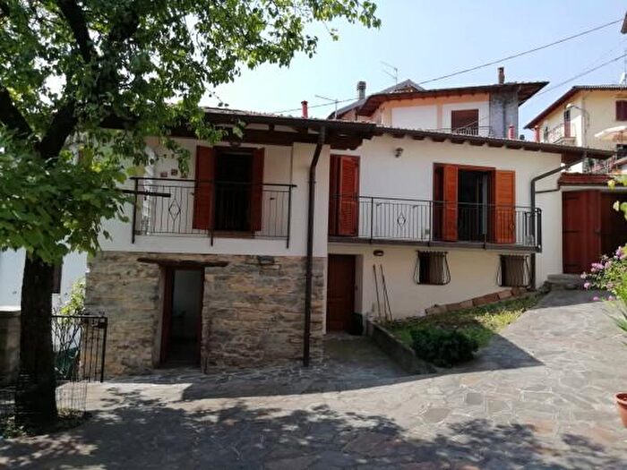 Casa con 6 locali in vendita in Via Latteria, Cerano DIntelvi