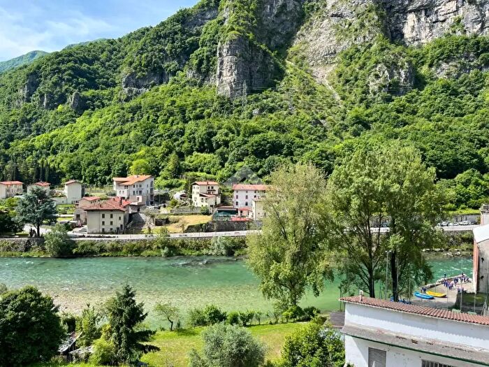 Appartamento quadrilocale in vendita in Via col Caprile, Valbrenta