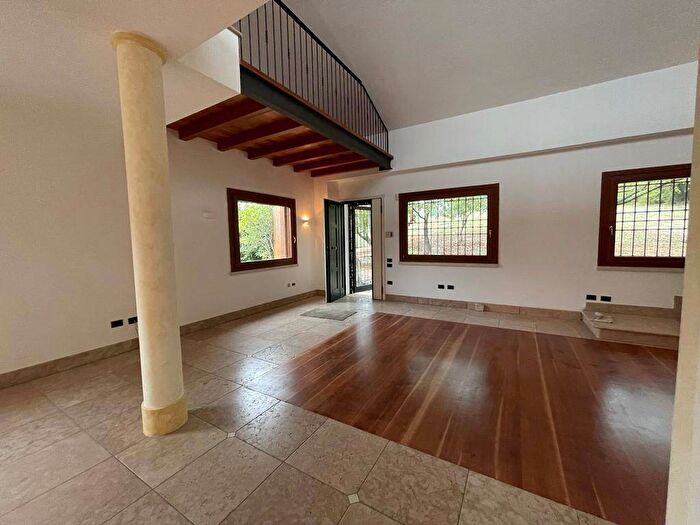 Casa con 6 locali in affitto in Via Villa, Lumignano, Longare