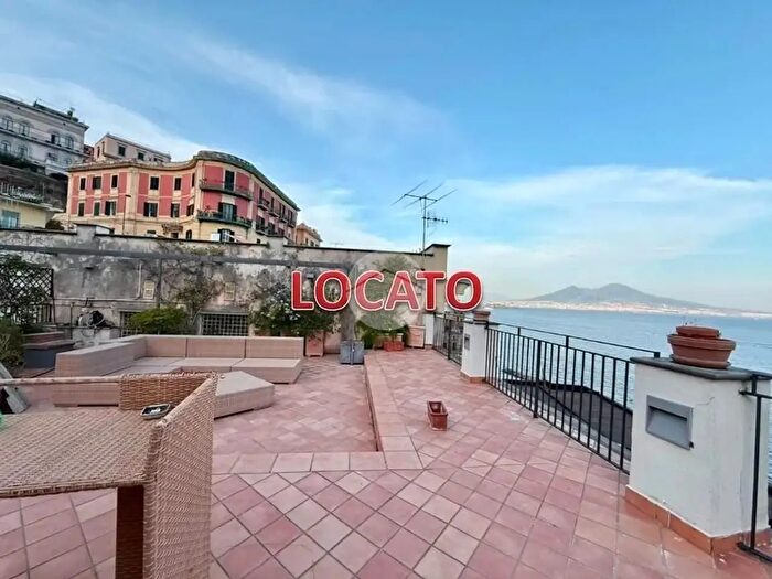 Appartamento con 5 locali in affitto in Via Posillipo, Napoli