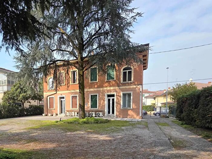 Appartamento con 5 locali in vendita in Verona