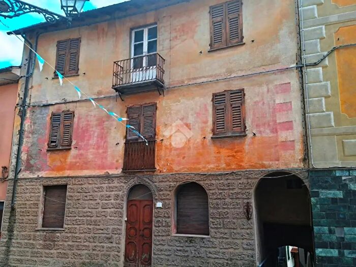 Casa con 10 locali in vendita in Via Gustavo Ragnoli, Savignone