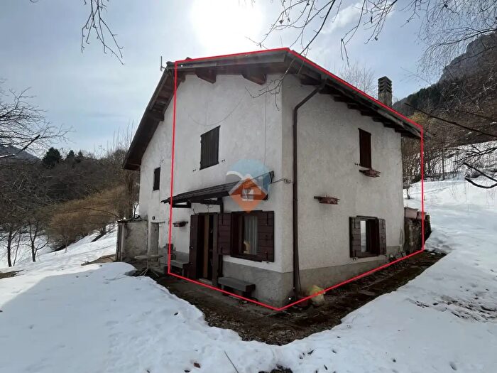 Casa trilocale in vendita in Strada Provinciale del Monte Baldo, Brentonico