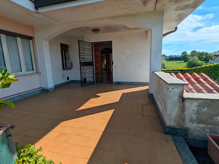 Appartamento quadrilocale in affitto in Via Aronco, Centro, Castelletto Sopra Ticino