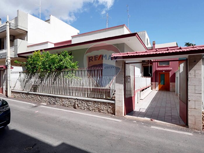 Casa con 7 locali in vendita in Via Bologna, Bari