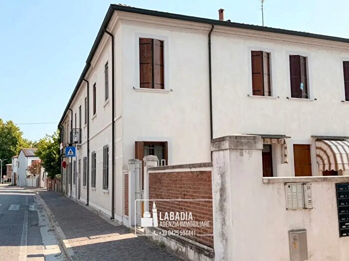 Appartamento bilocale in vendita in Via Badaloni Nr, Trecenta