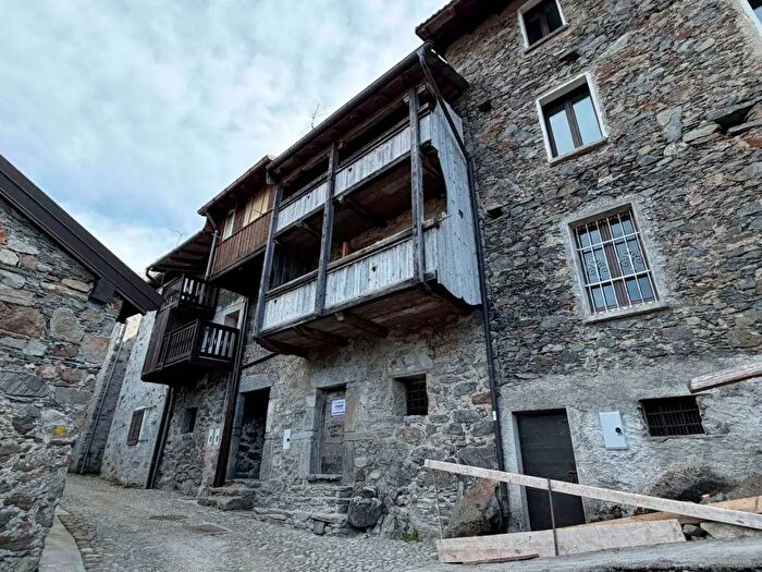 Casa quadrilocale in vendita in Forcola