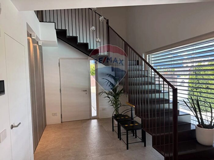 Casa con 10 locali in vendita in I° Maggio B, Ponte Nelle Alpi