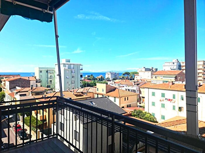 Appartamento con 6 locali in vendita in Follonica