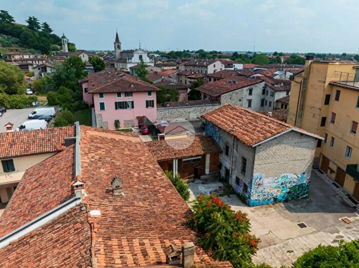 Casa con 20 locali in vendita in Vicolo Quadra, Rezzato