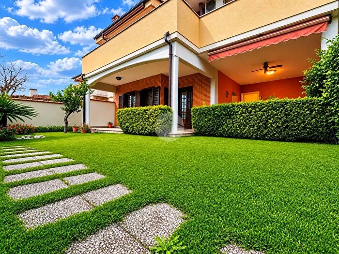 Casa quadrilocale in vendita in Stradone Sant'Anastasio, Anzio