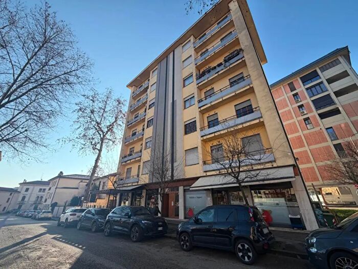 Appartamento con 6 locali in vendita in Arzignano