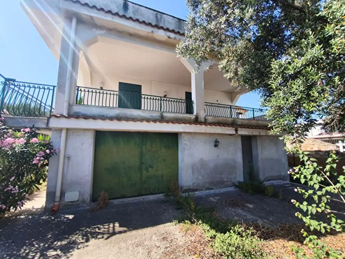 Casa con 6 locali in vendita in Carini