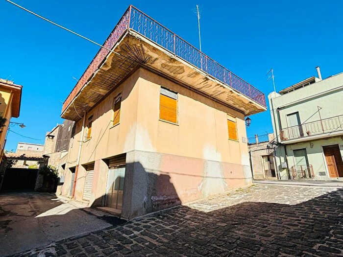 Appartamento con 11 locali in vendita in Buscemi