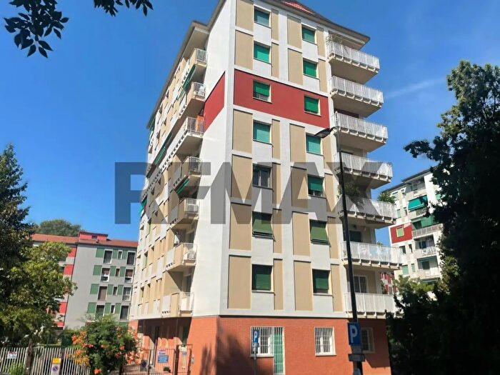 Appartamento trilocale in vendita in Milano