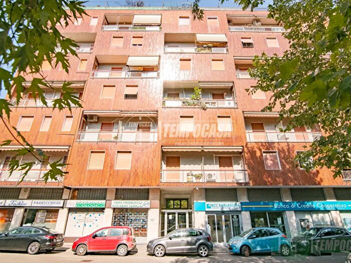 Appartamento trilocale in vendita in Via Monte Cervino, Monza