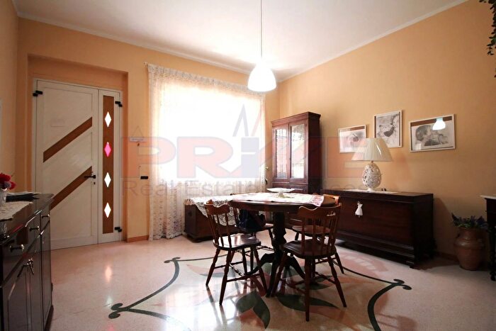 Casa con 8 locali in vendita in Via Nazario Sauro Neviano, Neviano