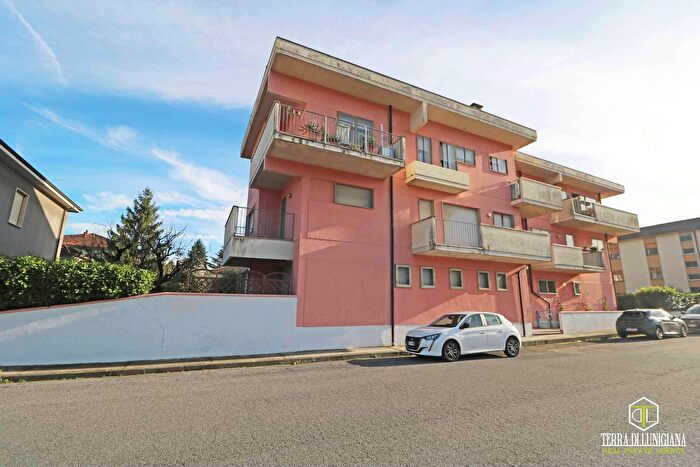 Casa trilocale in vendita in Via Giovanni Sforza, Pontremoli