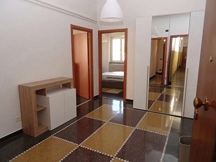 Appartamento trilocale in affitto in Via Monticelli, Marassi, Genova