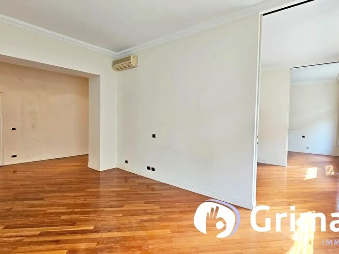 Appartamento trilocale in affitto in Via dei Pellegrini, Milano