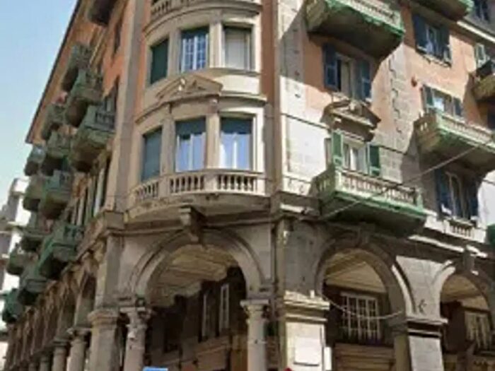 Appartamento trilocale in vendita in Via Tullio Molteni, Genova