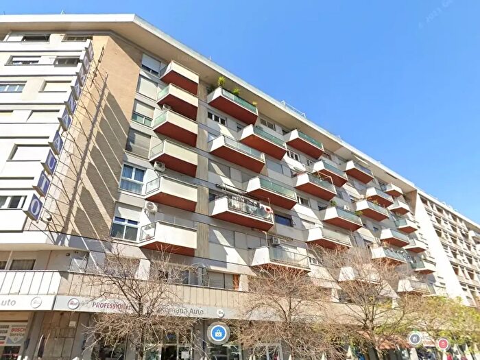 Appartamento con 6 locali in vendita in Piazza della Radio, Roma