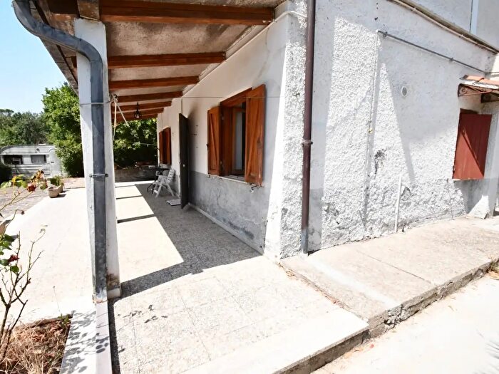 Appartamento con 5 locali in vendita in Via Giacomo Brodolini, Tolfa