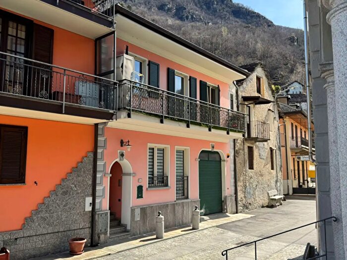 Casa trilocale in vendita in Piazza Matteotti, BeuraCardezza