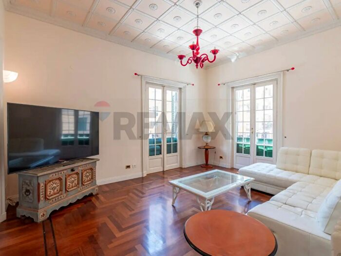 Appartamento con 10 locali in vendita in Palermo