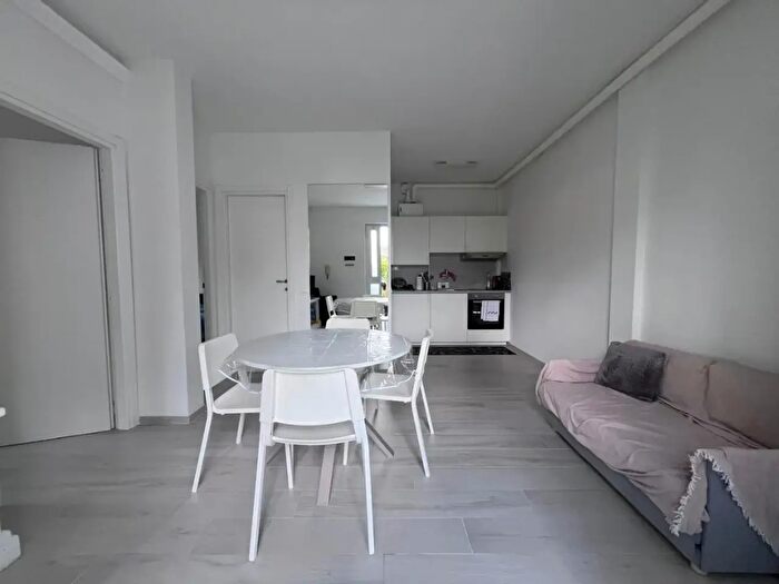 Appartamento trilocale in vendita in RomaVia Firenze, Massa