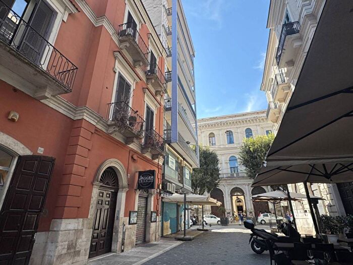 Appartamento quadrilocale in affitto in via Roberto da Bari, Murat, Bari